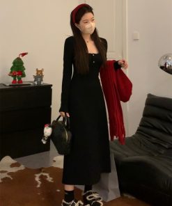 Slim Fit Black Knitted Dress for Women - French Square-Neck, Long Sleeve, Flattering Design, Perfect for Early Spring and Y2K Style