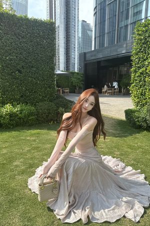 Slim Fit Off-Shoulder Two-Piece Dress Set in Knitted Socialite Style - Supermodel Ballet Inspired Fashion