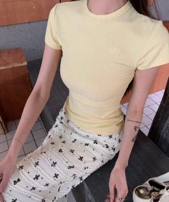 Slim-Fit Vertical Striped Textured Mousse Cashmere Short Sleeve T-Shirt - Fashionable Round Neck Top for Effortless Style