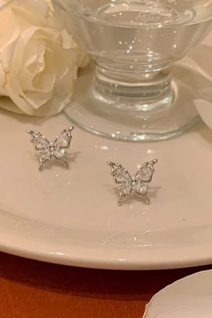 Small Butterfly Pearl Clip-On Earrings - Light Luxury Niche Studs, High-End Ear Accessories for Women, No Piercing Required