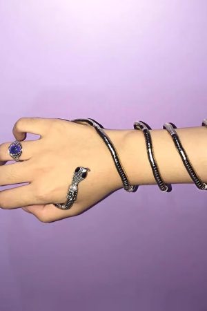 Snake-Shaped Bracelet Necklace for Women - Dark Style Neck Accessory, Gold Collar for Spicy Girls, Halloween Decor