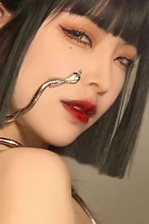 Snake-Shaped Bracelet Necklace for Women - Dark Style Neck Accessory, Gold Collar for Spicy Girls, Halloween Decor
