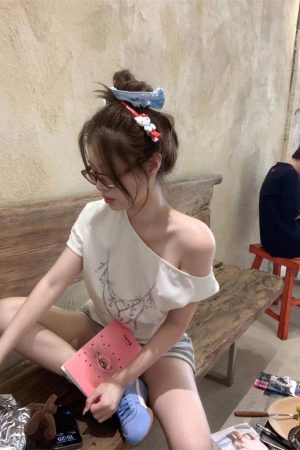 Soft and Breathable Off-Shoulder Short-Sleeve T-Shirt for Women, Casual Printed One-Shoulder Top, Trendy Y2K Fashion