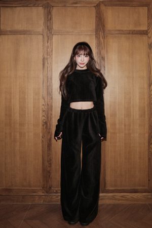 Soft Slim-Fit Cropped Long-Sleeve Top & Pants Two-Piece Set for Women - Comfortable Casual Chic Outfit