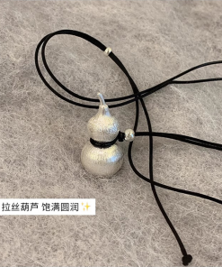 Solid Black Gourd Pendant Rope Necklace for Girls - Light Luxury High-End Chinese Style Accessories