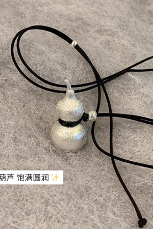 Solid Black Gourd Pendant Rope Necklace for Girls - Light Luxury High-End Chinese Style Accessories
