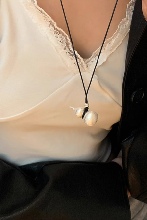 Solid Black Gourd Pendant Rope Necklace for Girls - Light Luxury High-End Chinese Style Accessories