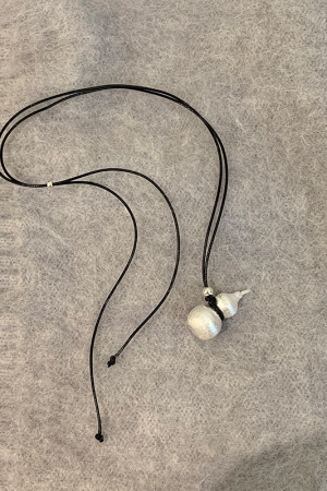 Solid Black Gourd Pendant Rope Necklace for Girls - Light Luxury High-End Chinese Style Accessories