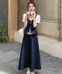 Sophisticated Short-Sleeve Top and Skirt Set for Summer - Elegant OOTD Outfit with Age-Reducing Vibes