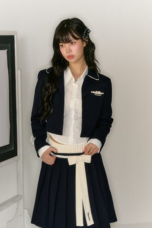 Sophisticated Women's Short Blazer - Casual Spring & Autumn Style, Niche Outfit for Effortless Chic Looks