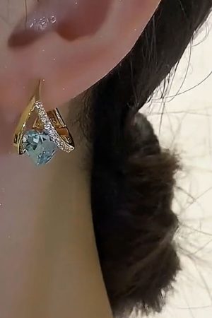 Sparkly Crystal Zircon Heart-Shaped Earrings for Women - Exquisite Compact Design, Versatile Fashion Jewelry, Perfect for Everyday Wear