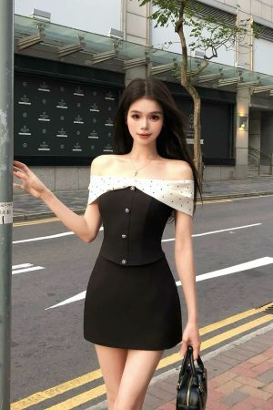Spicy Girl Design One-Shoulder Polka Dot Slim Fit Short Sleeve Top & Half Skirt Set for Women - Summer Fashion 90s Y2K Style
