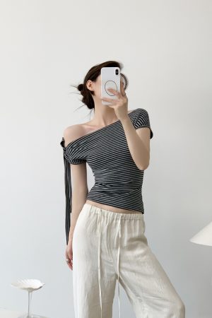 Spicy Girl Style One-Sided Strap Off-Shoulder Short Sleeve T-Shirt for Women, Slim Fit Summer Top, Trendy Casual Wear
