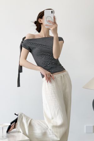 Spicy Girl Style One-Sided Strap Off-Shoulder Short Sleeve T-Shirt for Women, Slim Fit Summer Top, Trendy Casual Wear