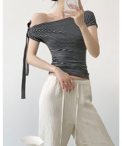 Spicy Girl Style One-Sided Strap Off-Shoulder Short Sleeve T-Shirt for Women, Slim Fit Summer Top, Trendy Casual Wear