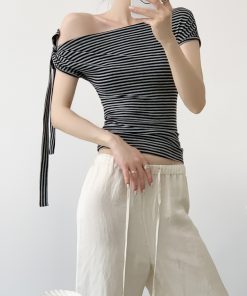 Spicy Girl Style One-Sided Strap Off-Shoulder Short Sleeve T-Shirt for Women, Slim Fit Summer Top, Trendy Casual Wear