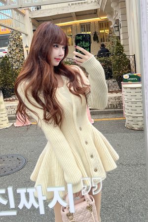 Spring 2025 Women's Knitted Jacket with Lace Hem, Irregular Design, Elegant Layering Piece, Perfect for Chic and Stylish Outfits