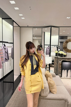 Spring 2025 Women's Niche Knitted Two-Piece Set - Artistic Jacket and Short Skirt for Stylish Fashion Lovers