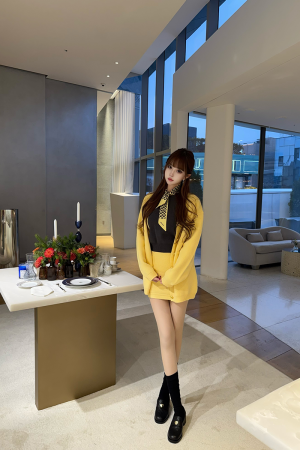 Spring 2025 Women's Niche Knitted Two-Piece Set - Artistic Jacket and Short Skirt for Stylish Fashion Lovers