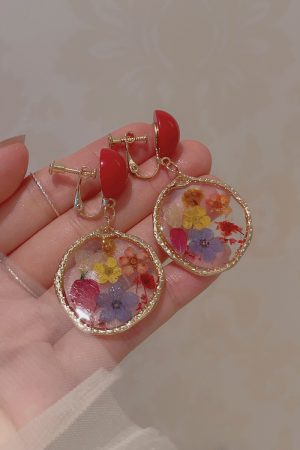Spring Garden Vintage Burgundy Dried Flower Resin Earrings for Women - Cute Floral Ear Clips Jewelry Gift