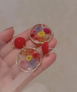 Spring Garden Vintage Burgundy Dried Flower Resin Earrings for Women - Cute Floral Ear Clips Jewelry Gift