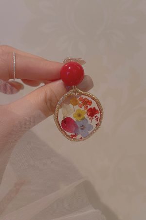 Spring Garden Vintage Burgundy Dried Flower Resin Earrings for Women - Cute Floral Ear Clips Jewelry Gift