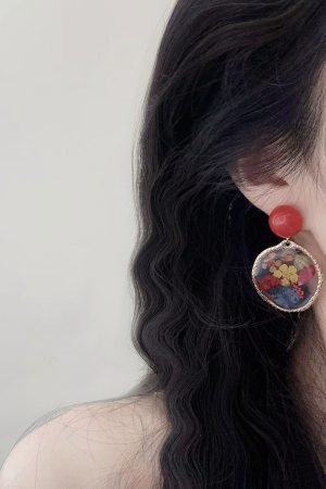 Spring Garden Vintage Burgundy Dried Flower Resin Earrings for Women - Cute Floral Ear Clips Jewelry Gift
