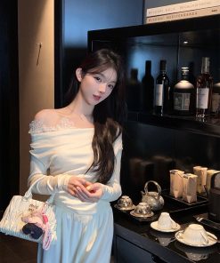 Spring Lace Trim One-Shoulder Off-White Short Crop Top - Women's Shoulder-Baring T-Shirt in Y2K Style