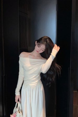 Spring Lace Trim One-Shoulder Off-White Short Crop Top - Women's Shoulder-Baring T-Shirt in Y2K Style