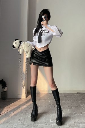 Spring Retro Spicy Girl Mid-Low Waist V-Shaped A-Line Leather Skirt - Trendy Y2K Fashion for a Playful Look