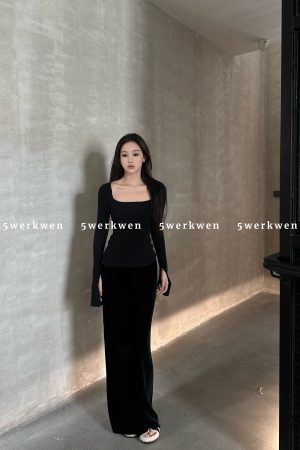 Spring Summer Square Neck Knitted Top with Slightly Flared Sleeves, Versatile Slim Fit Women's Sweater, Casual Layering Essential