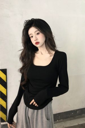 Square Collar Long Sleeve T-Shirt for Women - White Base Layer, Waist-Cinching Slim Fit, Fishbone Short Top, Trendy Style