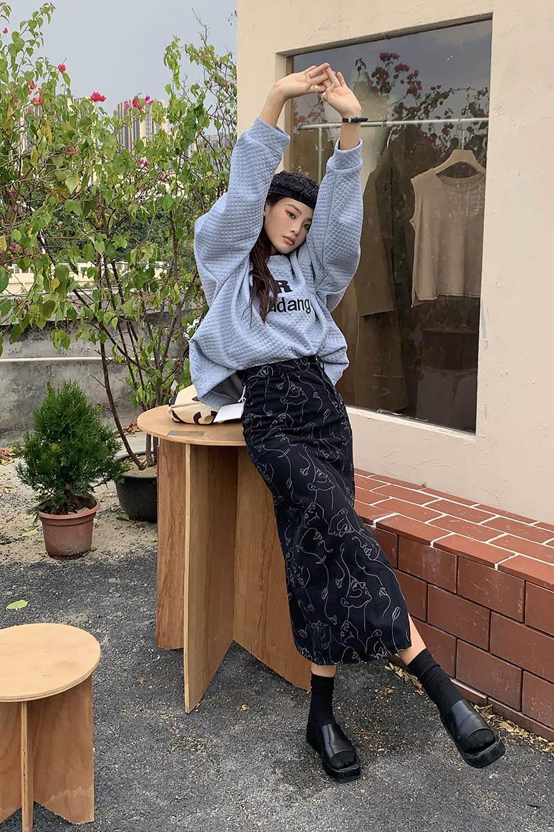 Street Style Outfits Casual, Europe Outfits - Abstract Faces Denim Midi Skirt Street Style Outfits Casual, Europe Outfits - Abstract Faces Denim Midi Skirt