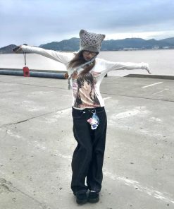 Styling Red Sweater, Grunge Woman Outfits - Kawaii Anime Girl Top