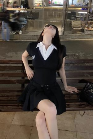Stylish Black Fake Two-Piece Short Sleeve Dress for Women, Waist-Cinching, Pleated Skirt, Sweet and Spicy Summer Fashion