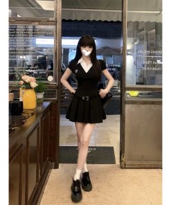 Stylish Black Fake Two-Piece Short Sleeve Dress for Women, Waist-Cinching, Pleated Skirt, Sweet and Spicy Summer Fashion
