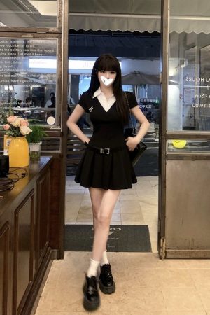 Stylish Black Fake Two-Piece Short Sleeve Dress for Women, Waist-Cinching, Pleated Skirt, Sweet and Spicy Summer Fashion