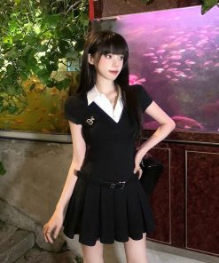 Stylish Black Fake Two-Piece Short Sleeve Dress for Women, Waist-Cinching, Pleated Skirt, Sweet and Spicy Summer Fashion