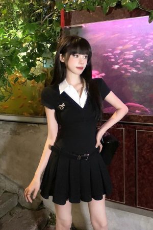 Stylish Black Fake Two-Piece Short Sleeve Dress for Women, Waist-Cinching, Pleated Skirt, Sweet and Spicy Summer Fashion