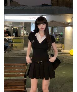 Stylish Black Fake Two-Piece Short Sleeve Dress for Women, Waist-Cinching, Pleated Skirt, Sweet and Spicy Summer Fashion