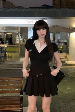 Stylish Black Fake Two-Piece Short Sleeve Dress for Women, Waist-Cinching, Pleated Skirt, Sweet and Spicy Summer Fashion