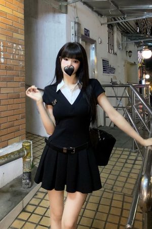 Stylish Black Fake Two-Piece Short Sleeve Dress for Women, Waist-Cinching, Pleated Skirt, Sweet and Spicy Summer Fashion
