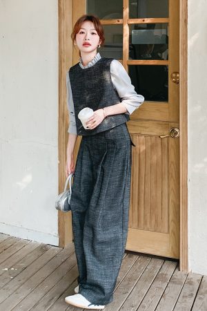 Stylish College-Style Gray Vest and Wide-Leg Pants 3-Piece Set for a Casual OOTD Look, Age-Reducing Fashion Ensemble