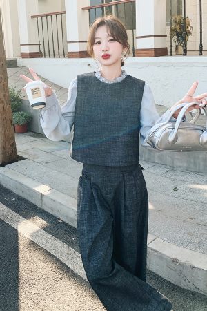 Stylish College-Style Gray Vest and Wide-Leg Pants 3-Piece Set for a Casual OOTD Look, Age-Reducing Fashion Ensemble