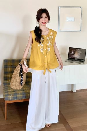 Stylish Embroidered Vest and Wide-Leg Pants Set for Women - Unique White Two-Piece Outfit for Summer 2025, Trendy and Loose Fit