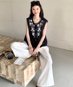 Stylish Embroidered Vest and Wide-Leg Pants Set for Women - Unique White Two-Piece Outfit for Summer 2025, Trendy and Loose Fit