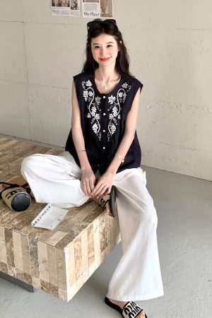 Stylish Embroidered Vest and Wide-Leg Pants Set for Women - Unique White Two-Piece Outfit for Summer 2025, Trendy and Loose Fit