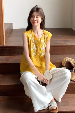 Stylish Embroidered Vest and Wide-Leg Pants Set for Women - Unique White Two-Piece Outfit for Summer 2025, Trendy and Loose Fit