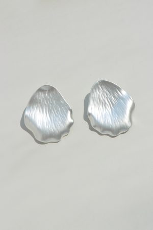 Stylish Matte Silver Petal Earrings with Natural Texture - Artistic Design for Spring/Summer Fashion Trends