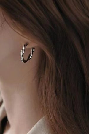 Stylish Minimalist Twisted Hoop Earrings - Unique Design, Exquisite Versatile Fashion Accessories for a High-End Look